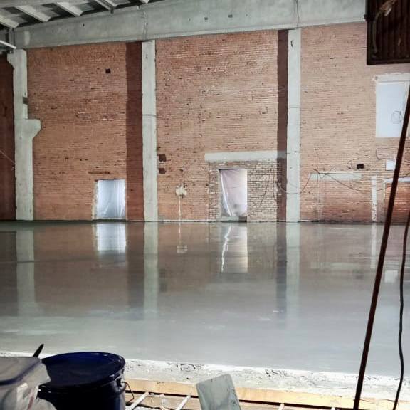 Топпинг Refloor®️ CT-S200 и силер Refloor®️ AC-S200 на складе сантехники Resan в Перми Топпинг Refloor®️ CT-S200 и силер Refloor®️ AC-S200 на складе сантехники Resan в Перми